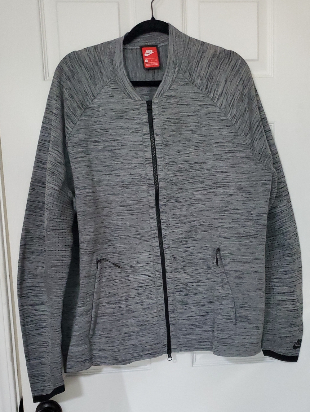 Nike Menโs Heather Grey Zip-Up Lightweight Jacket
